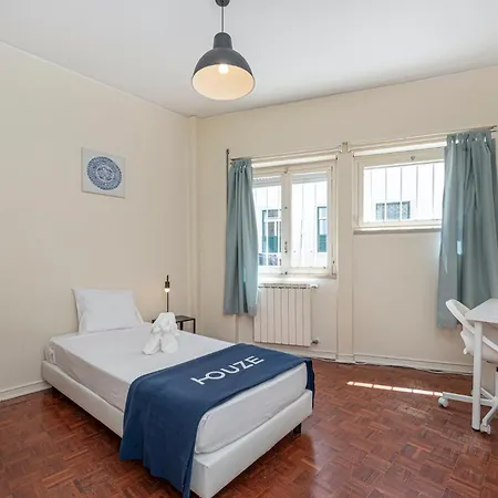 Houze Spacious Flat In Charming&historical