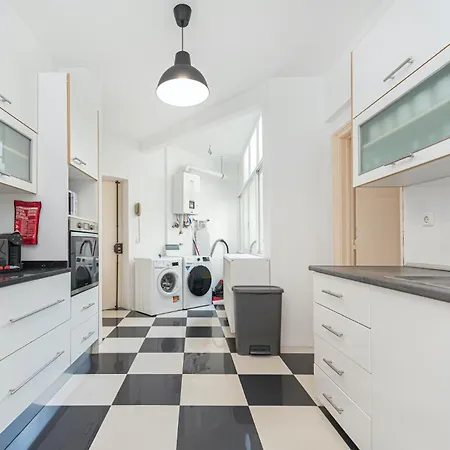 Houze Spacious Flat In Charming&historical