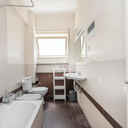 Houze Spacious Flat In Charming&historical