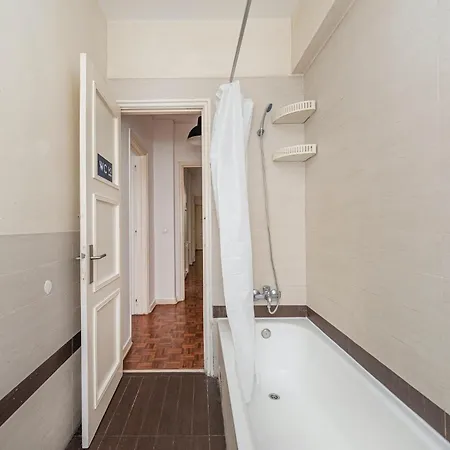Houze Spacious Flat In Charming&historical * リスボン