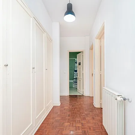 Houze Spacious Flat In Charming&historical アパート リスボン